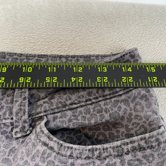Lee Woman's Jeans Size 6 30x28 Gray Leopard Print Straight-Leg - Picture 3 of 16